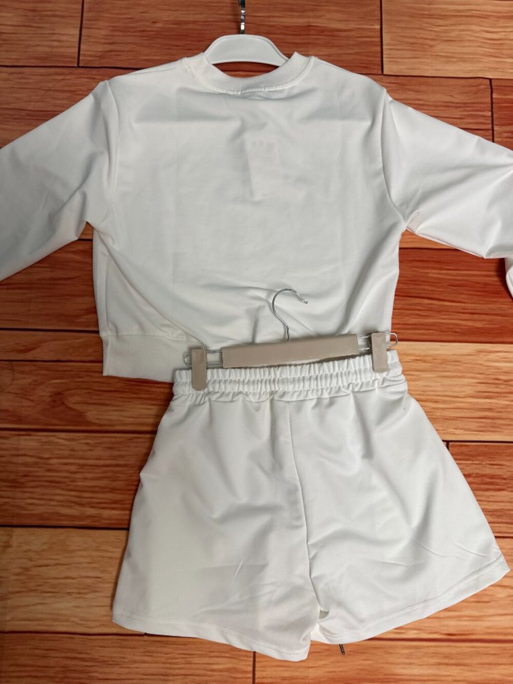 Women's White ALO Long-Sleeve Sweatshirt and Short-Sleeve Set L - Picture 2 of 4